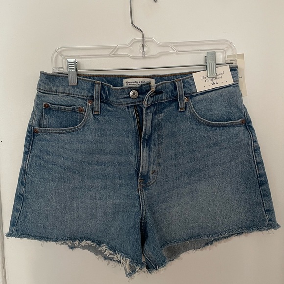 Abercrombie & Fitch Pants - Abercrombie 90s Relaxed Cutoff Jean shorts. High Rise. Size 29
